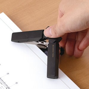 ＜機能部門＞「XSコンパクトパンチ」  （株）デザインフィル