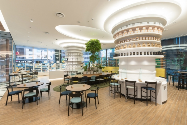 店内撮影：神崎博文