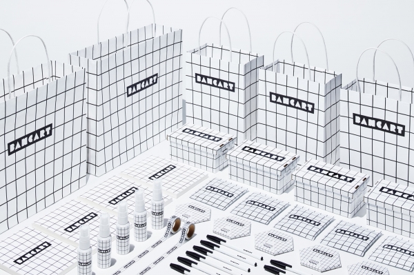 グッズ撮影：船本諒