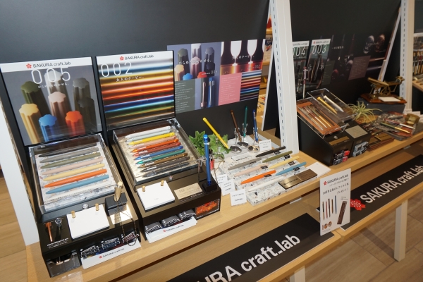 「クラフトラボ」シリーズが一堂に会したコーナー、土日限定で購入者に名入れサービスも