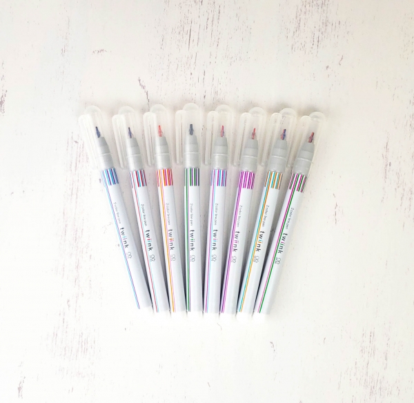 2色線ペン twiink 全8色 価格：各198円