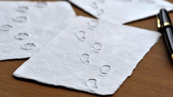 〈蝦夷和紙工房　紙びより〉