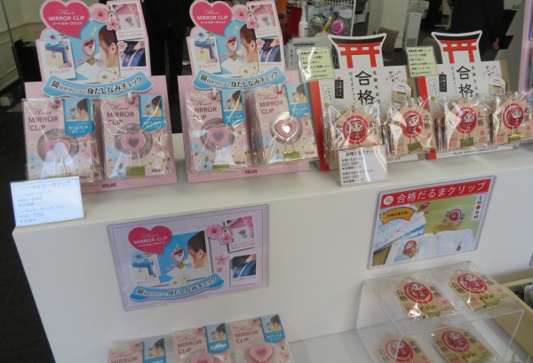 オフィスやカバンに携帯。鏡付きクリップで身だしなみチェック「ハートミラークリップ」ベロス