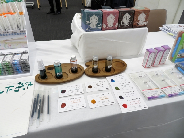 大正浪漫に想いを馳せて。レトロ可愛い人気の万年筆インキシリーズ「ギター 大正浪漫 ハイカラインキ」新色　寺西化学工業