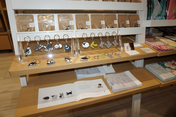 緊急時のための笛、エッフェ　ペンシエロ。カバンにつけておくだけで災害対策に