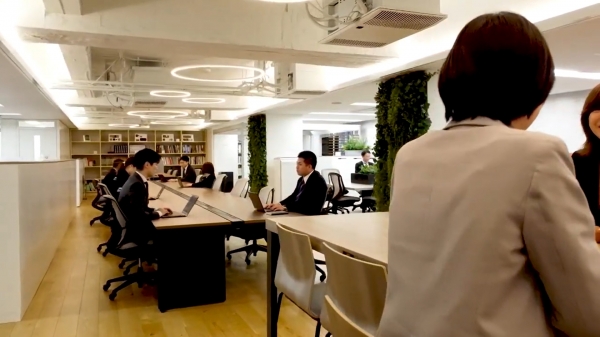 オカモトヤの社員達が働くライブオフィス OACIS、本社、売店のドローン動画を公開