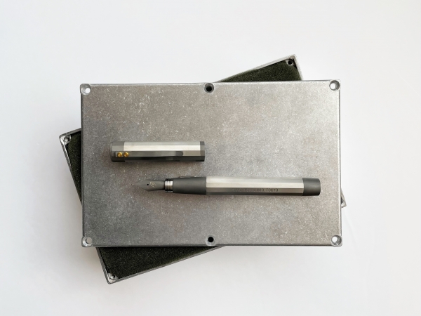 ＜エイチワークス＞