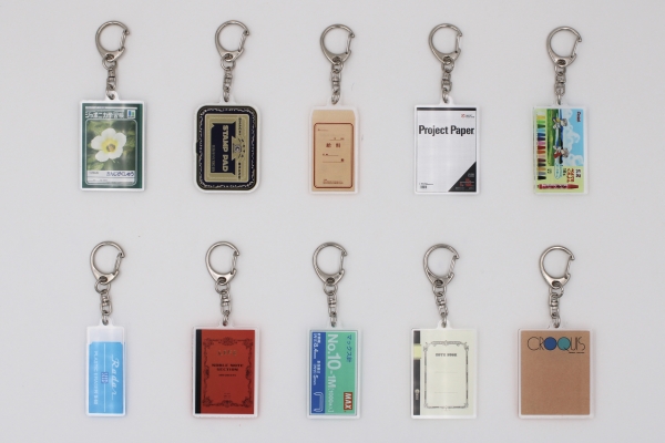 2. アクリルキーホルダーコレクション