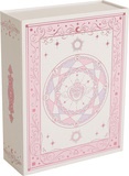 （４）プレミアム箔押しブック型BOX ピンクゴールドの箔押しがオシャレなブック型BOX。 アクセサリーの収納など、ご自由にお使いください。 ※配送時は、このボックスの中に「エターナルセーラー戦士大型ポストカード」を収納してお届けいたします。