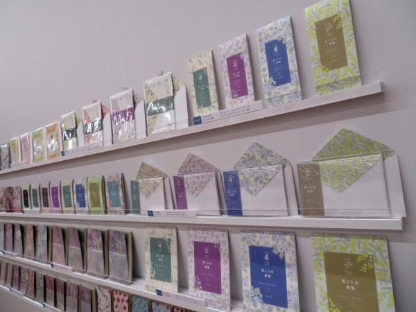 ダイゴー・日比谷花壇コラボ　花ことばをテーマにした日常を華やかにする文具シリーズ「便箋」「封筒」「一筆箋」