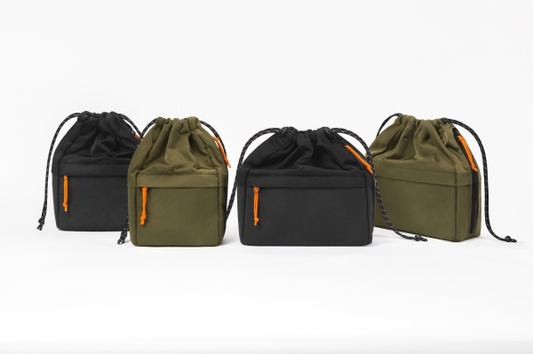 製品名：「ハンディポーチ」　サイズ・価格： Sサイズ  \ 2,400 +消費税 Mサイズ \3,000 +消費税