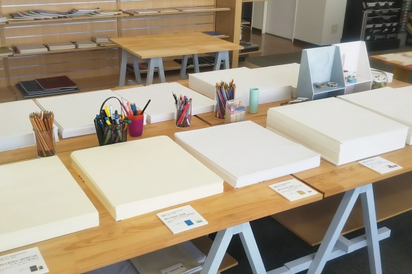  描いて、試して、購入できる、「お試し描きコーナー」