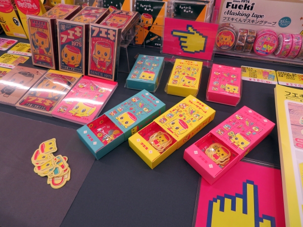 まるでキャラメル箱にはいっているようなエモい「フエキくんフレークシール」不易糊工業