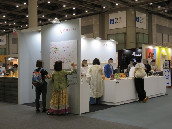 ブース内に「ヌーリエ」体験コーナーを設け、来会者が無心で楽しむ姿が見られた