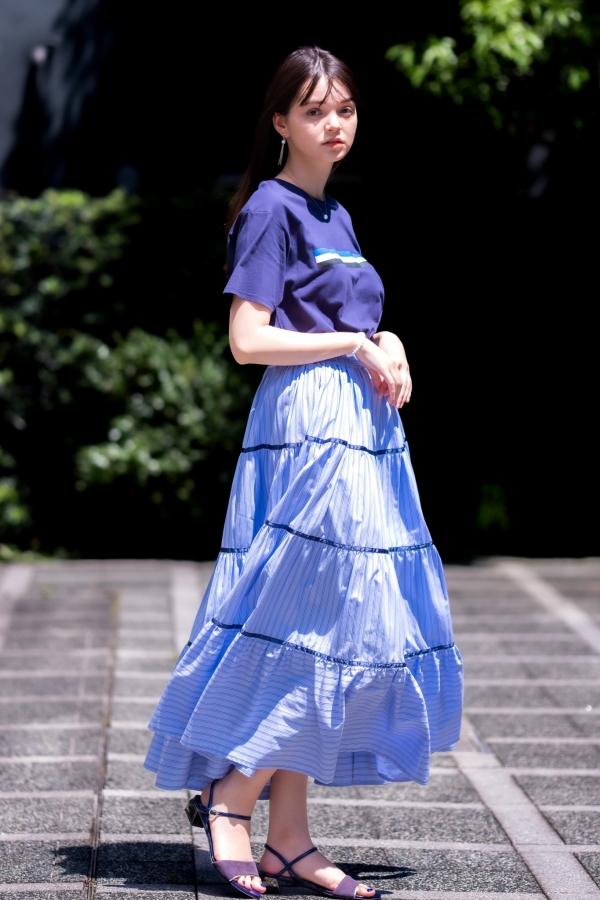 品名： MONO STRIPE TIERED SKIRT　COLOR：SAXE STRIPE / GRAY STRIPE　価格：￥27,500（税込)