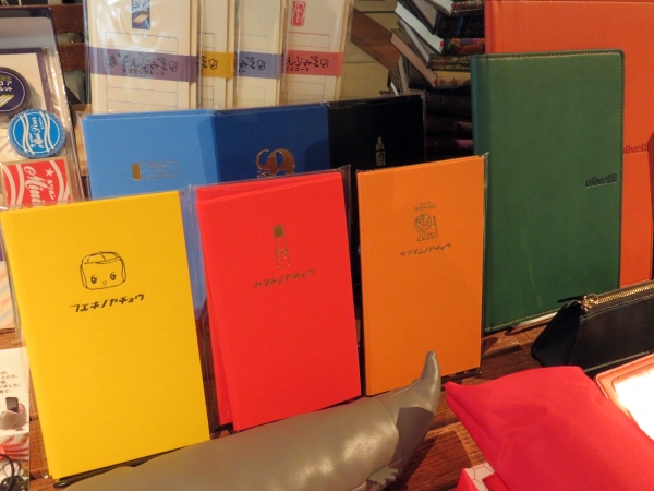 きてら文具のカタカナブングシリーズで人気の「野帳」をデザイン。フエキノリ・マジック・ヤマト・レーダー・ライオン・アームフデイレ　紀寺商事