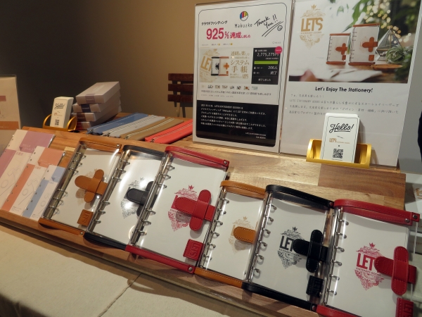 透明素材（PVCビニール）・国産本革の組合せ。透明＝中身が見える利点を生かしてオリジナルシステム手帳を作ることが出来ます！「LETS クリアシステム手帳」文匠