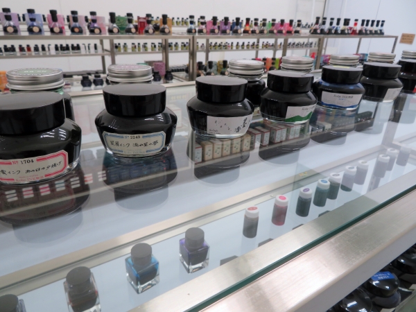 ナガサワ文具センター・九ポ堂のコラボ限定インク「星屑インク 流れ星の夢」「茜雲インク あの日の夕焼け」