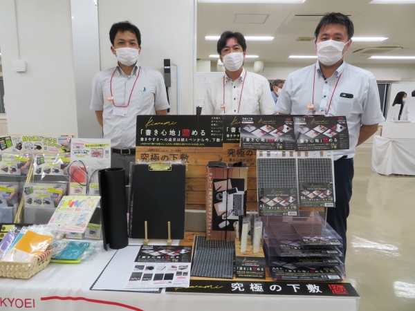 圧倒的な書きやすさを約束します。「書き心地」極めるKiwamiシリーズから究極の「手帳ダイアリー用下敷」共栄プラスチック