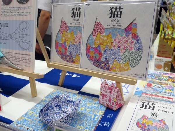 イラストレターai sayama 文様柄をモチーフにした「 猫 だらけの文様千代紙」トーヨー