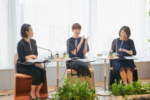 左から）鈴木美樹子専務取締役・中村寛子ＣＣＯ・森田舞所長