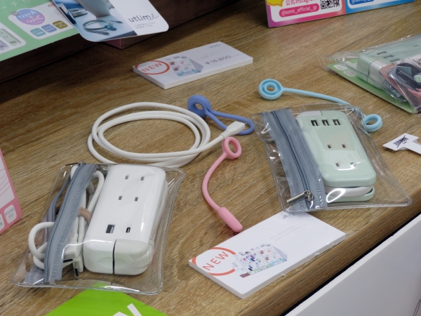 コンセントまわりスッキリ。ポーチで携帯しやすい「スリムポータブルコンセント ポーチ付USB－A・3ユートリムエル」