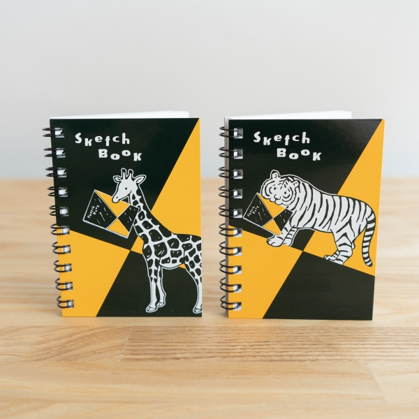  製品名：『図案スケッチブック　ミニチュアサイズ』価格：330円（税込）