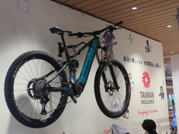 高級自転車・電動アシスト自転車メーカー美利達（MEDIA）「eONE-SIXTY9000」展示のみ（参考価格）1,100,000円（税込）