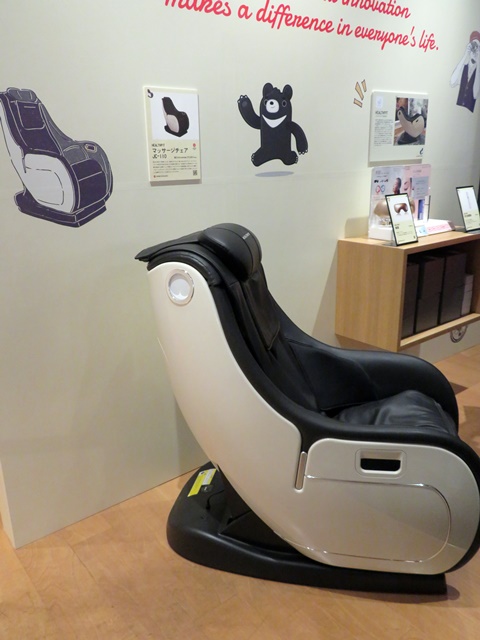 トクヨ「ヘルスピットマッサージチェアJCー110」は、独自の設計で無重力に近い姿勢を作り出す。寝心地はまるでファーストクラス！