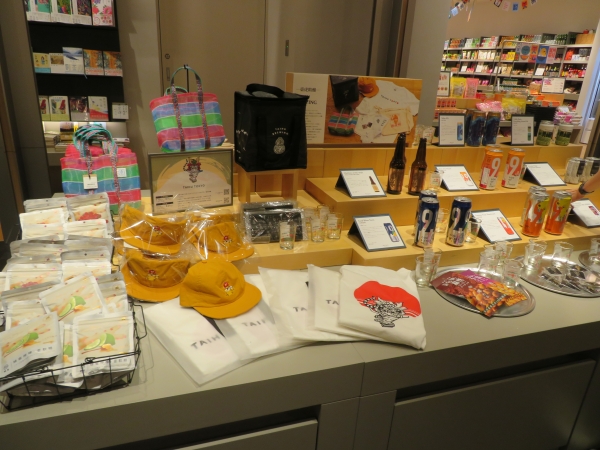 期間中は通常の商品として台湾食材、台湾に関する書籍・お茶なども揃う