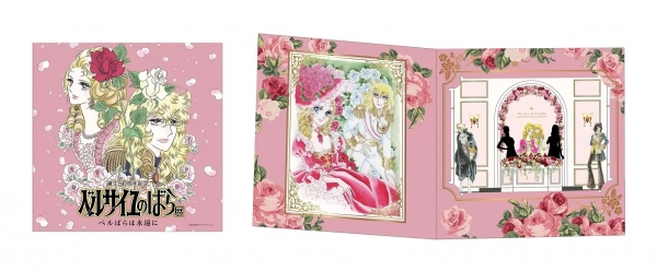 ベルサイユ宮殿をイメージした回廊で記念撮影