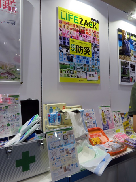 災害時のトイレは重要。ロール状のトイレ袋には吸水シートがセットになった「非常用トイレ袋」クラウングループ