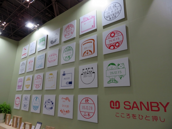 サンビーは「領収書」など事務用途で定番の日付印が、人気デザイナーとコラボ。ショップ用のオリジナル印、企業オリジナルデザイン・キャラクターデザイン等、ＯＥＭ、オリジナルスタンプ製作を提案