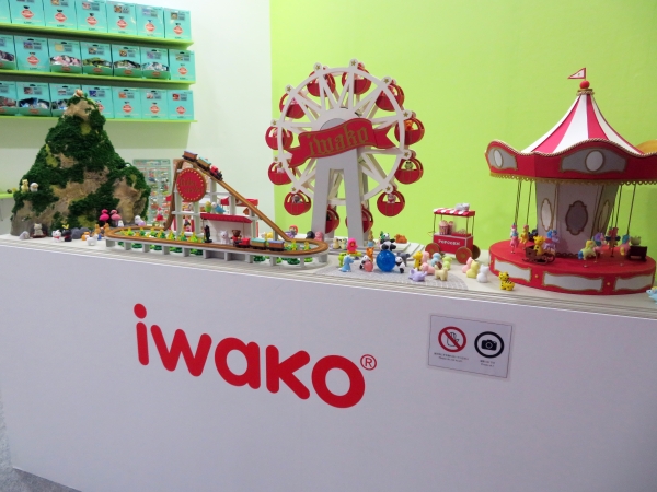 おもしろ消しゴム イワコーの展示は遊園地。毎回、おもしろ消しゴムを使った世界観楽しみ！