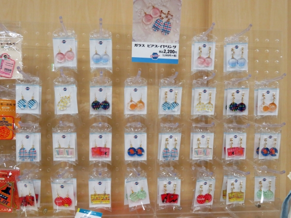 Old Resta「ピアス・イヤリング」文具メーカーのアイコンをあしらったポップなデザインと、普段使いしやすいさりげないデザイン