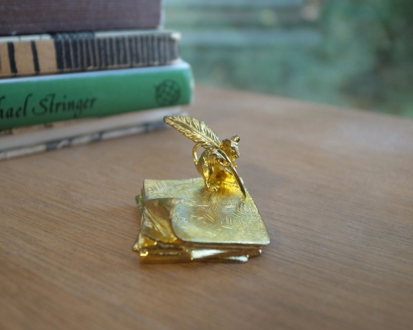 はつかねずみと羽ペンのペンレスト 価格｜4,400円（税込）