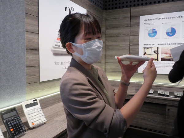 操作面を3度の角度で傾斜