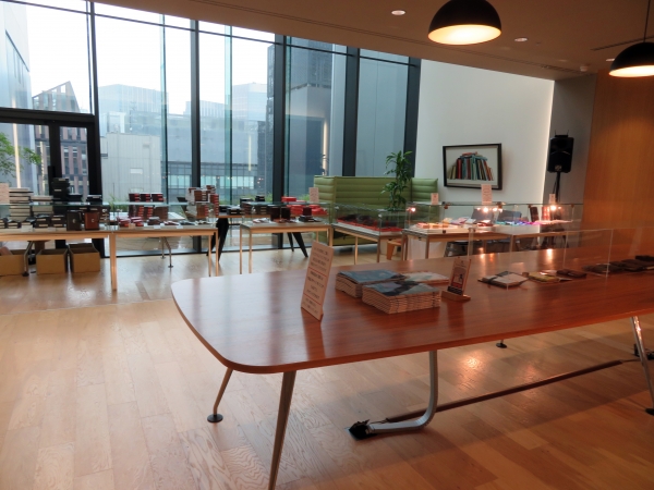 初日より3日間は限定品コーナーに限り入場予約制