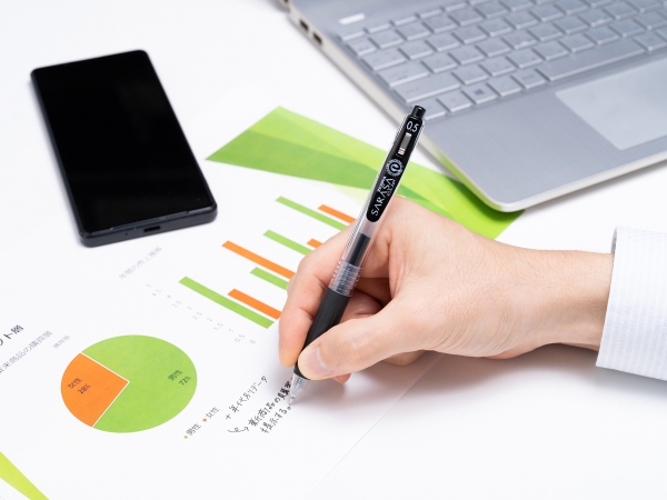  △ビジネスシーンのメモに