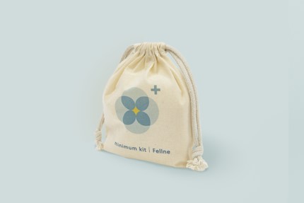 災害用レディースキット - ミニマムキット 価格：\3,850（税込） 常に携帯可能なコンパクトサイズのレディースキットです。 急な出張やお泊りの際など日常時でも使用できる8種類の衛生用品が入っています。