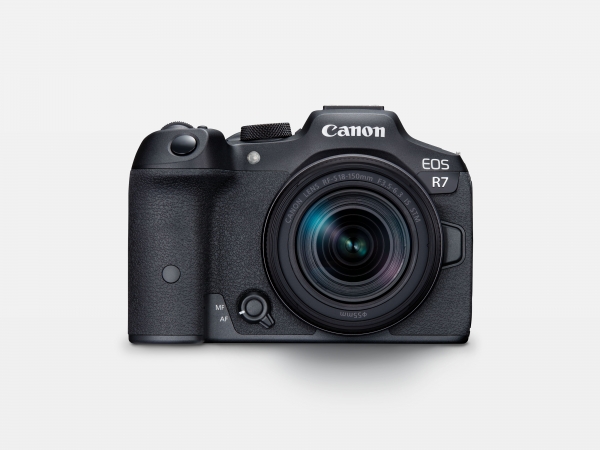 EOS R7（RF-S18-150mm F3.5-6.3 IS STM 装着時）
