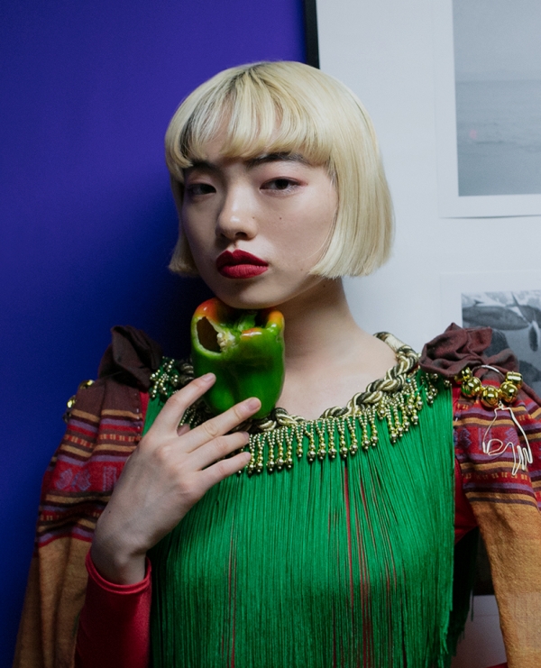 アオイヤマダ／ダンサー：「新しい動き」の解放