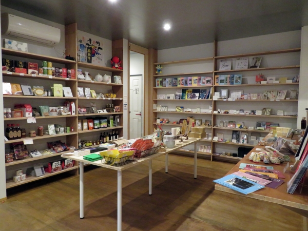 岐阜ホールは東京上野にある、カフェ・ショップ・イベントスペース