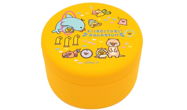 期間中リラックマストア東京駅店にて、税込5,500円以上お買い上げのお客様にこんぺいとう缶を先着でプレゼント。 ※数量限定ですので、お一人様１会計につき１点のプレゼントとさせていただきます。 ※なくなり次第終了です。予めご了承ください