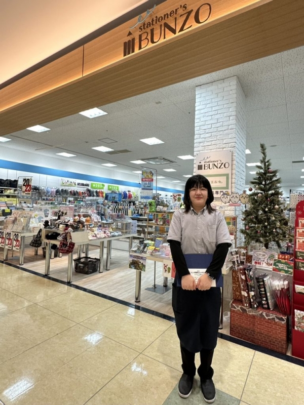 トンボ陳列コンテスト　グランプリ ｓｔａｔｉｏｎｅｒｓ ＢＵＮＺＯ北島店様  グランプリ受賞　喜びの声　原田奈保子店長様