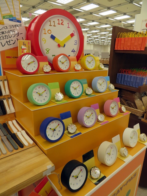 サクラクレパスさんとのコラボ時計「クレパス柄プチくろっく」全12色　TokiiRo