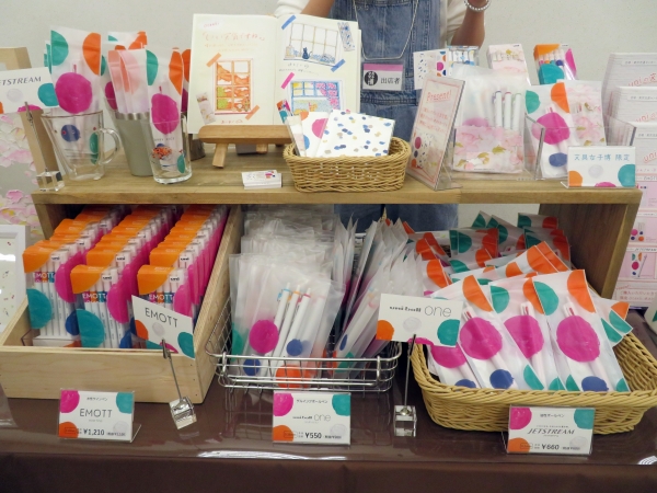 おてんきをテーマに限定商品【さんさん】お天気は気分上々　「EMOTT」「ユニボールワン」「JETSTREAM」三菱鉛筆