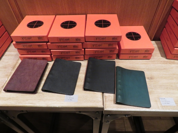 自分だけのレザーバインダーが作れるオリジナルバインダーカスタマイズ