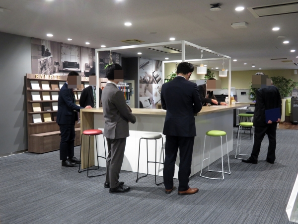 好評の＜プレッタ＞に人の交流を生み出すカフェカウンター＆キャビネットが新たにラインアップ