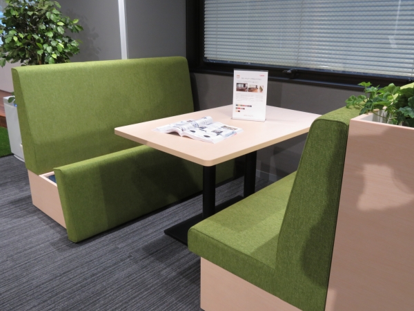 ロビーチェアー ＜TEGL（テグル）＞ソロワークスペースやカフェエリアなど、センターオフィスにおける集中・コミュニケーション空間を創出